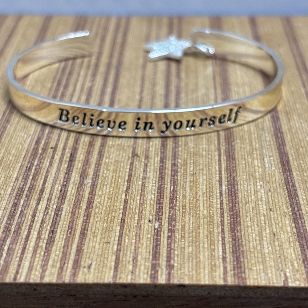 AVON 2015 My Truth Charm Bracelet Believe in Yourself Cuff w/ Star